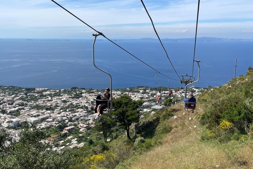 Vista do teleférico do Monte Solaro em Anacapri.